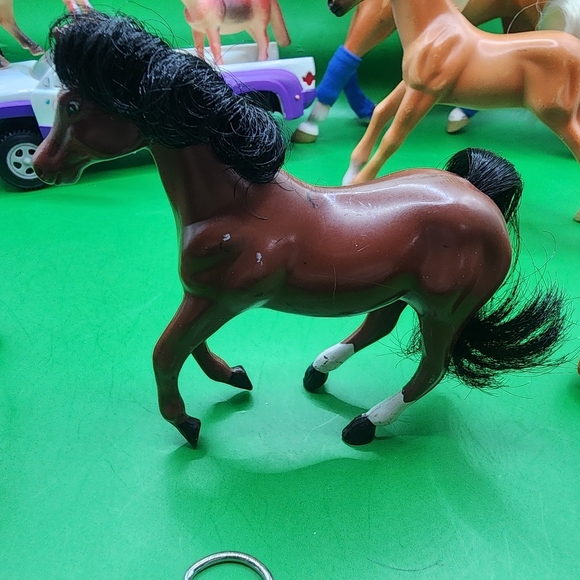 9 Horses & Breyer Pickup Truck Mixed Toy Lot 3-7 Inch - Picture 4 of 7